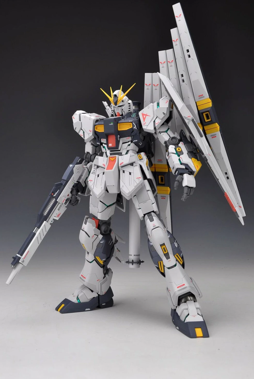 Bandai 1/100 MG Nu Gundam Ver.Ka 4 Bandai 1/100 MG Nu Gundam Ver.Ka - Image 4