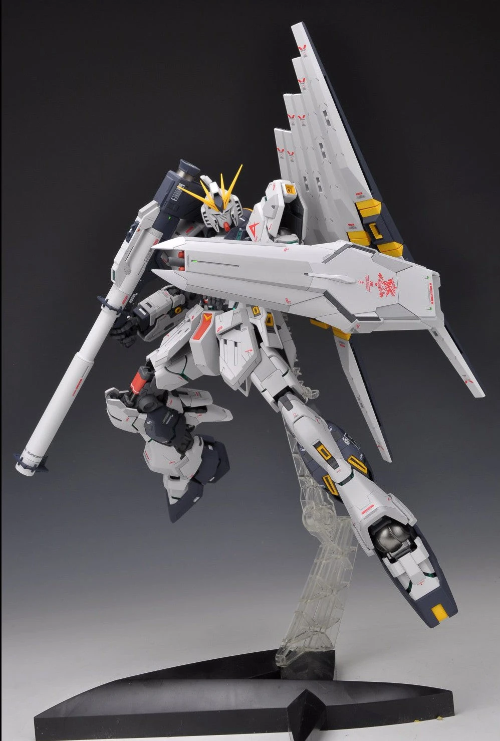Bandai 1/100 MG Nu Gundam Ver.Ka 9 Bandai 1/100 MG Nu Gundam Ver.Ka - Image 9