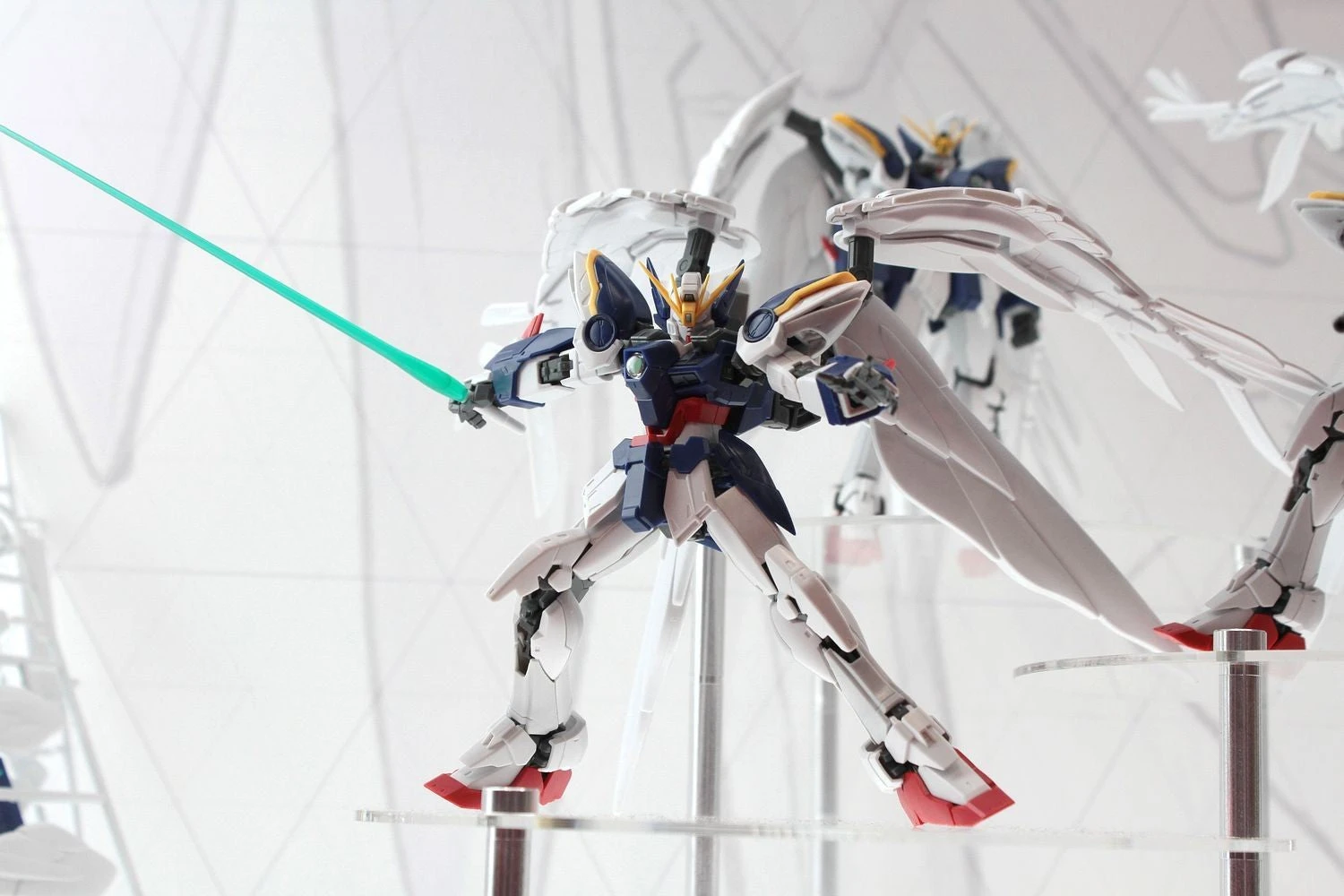 Bandai 1/144 RG 17 Wing Gundam Zero EW 4 Bandai 1/144 RG 17 Wing Gundam Zero EW - Image 4